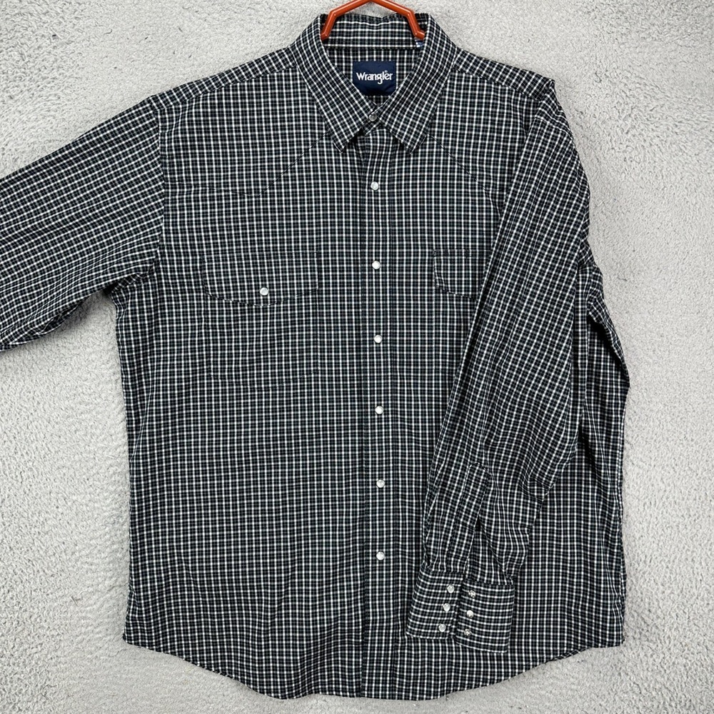 Wrangler Black and White Plaid Button-Down Shirt